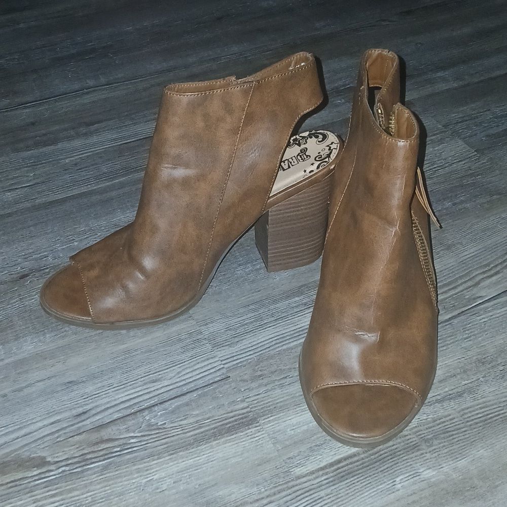 Drash brown peep toe open back ankle boots  Sz 9.5  EUC